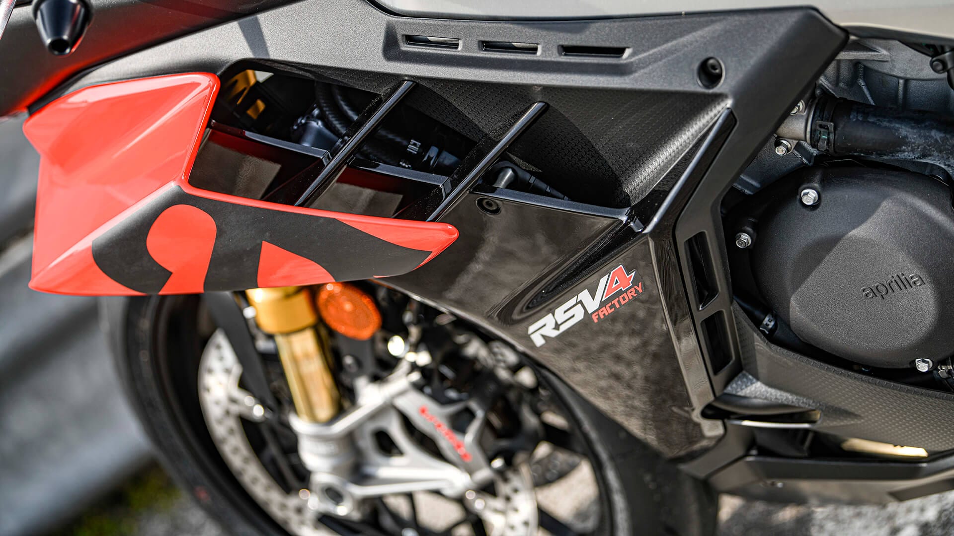 究極のスーパーバイク 新型RSV4 Factory を発売 - Moto Connect(モト 