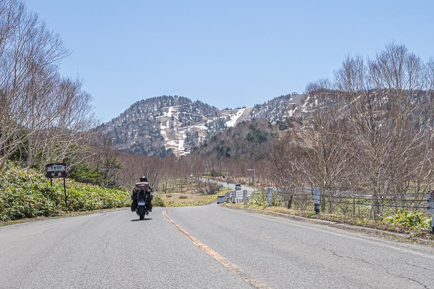 志賀草津高原ルートを走るハーレー