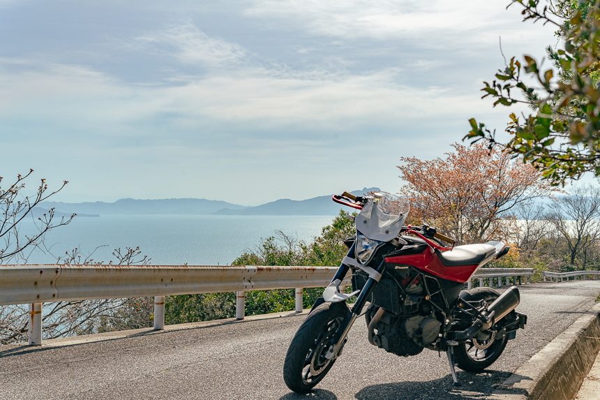 釈迦ヶ鼻から望む瀬戸内海とNUDA900R