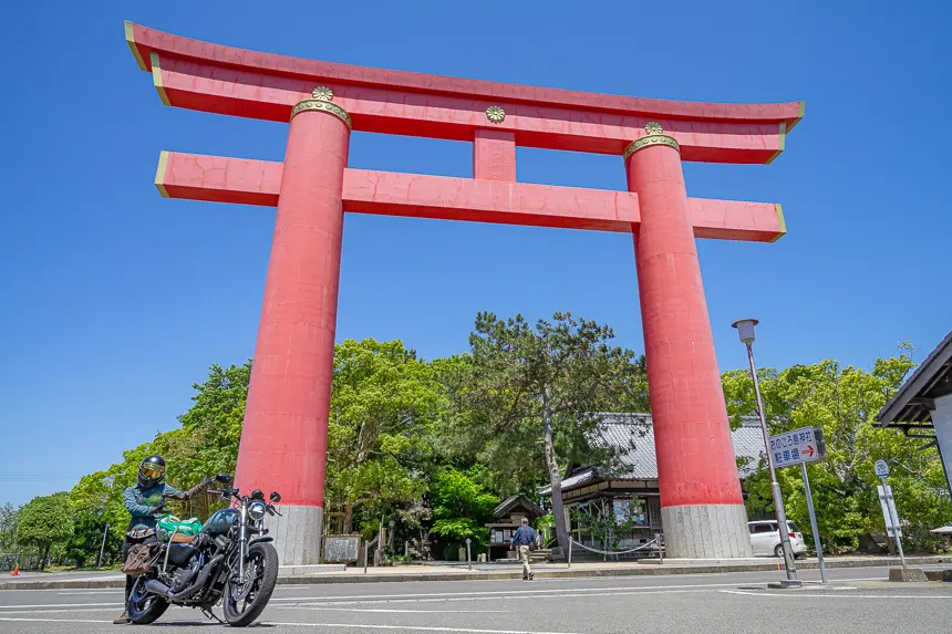 おのころ島神社の大鳥居とカゲ美とXL883R