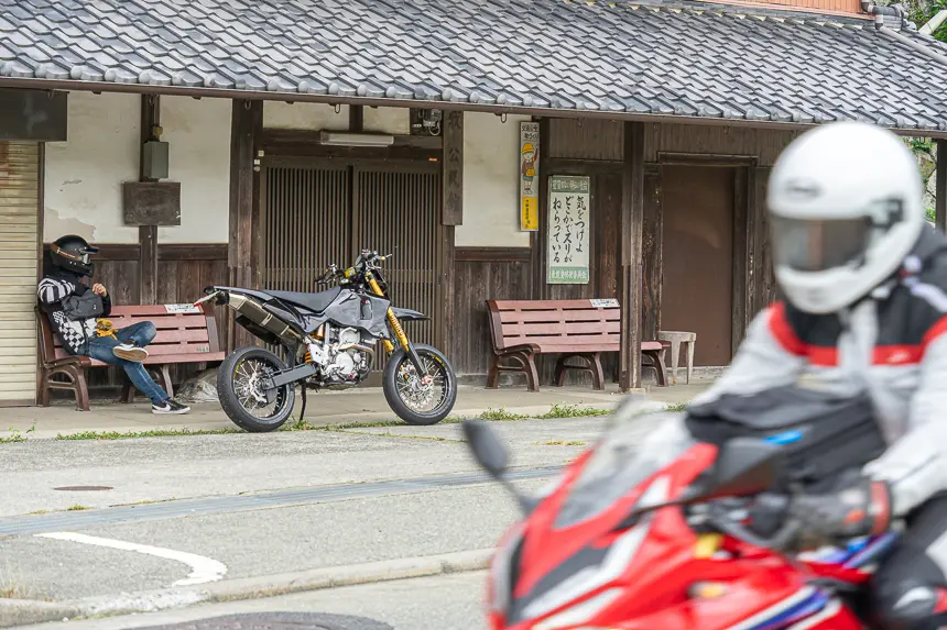 黄昏るバイク乗り