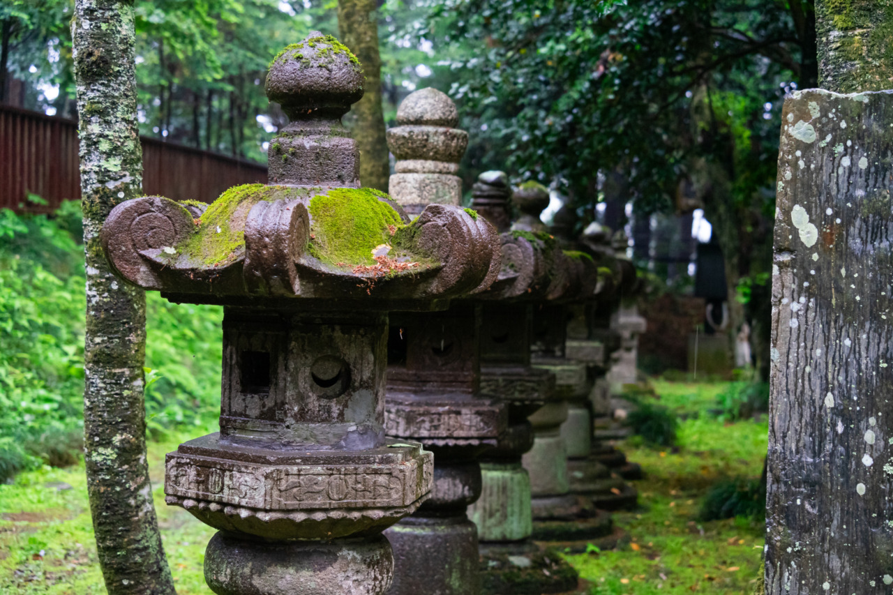 味のある景色が広がる瑞鳳殿の敷地内