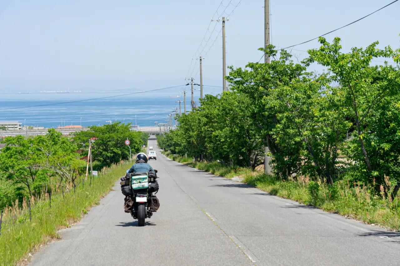 淡路島の海へ続く道