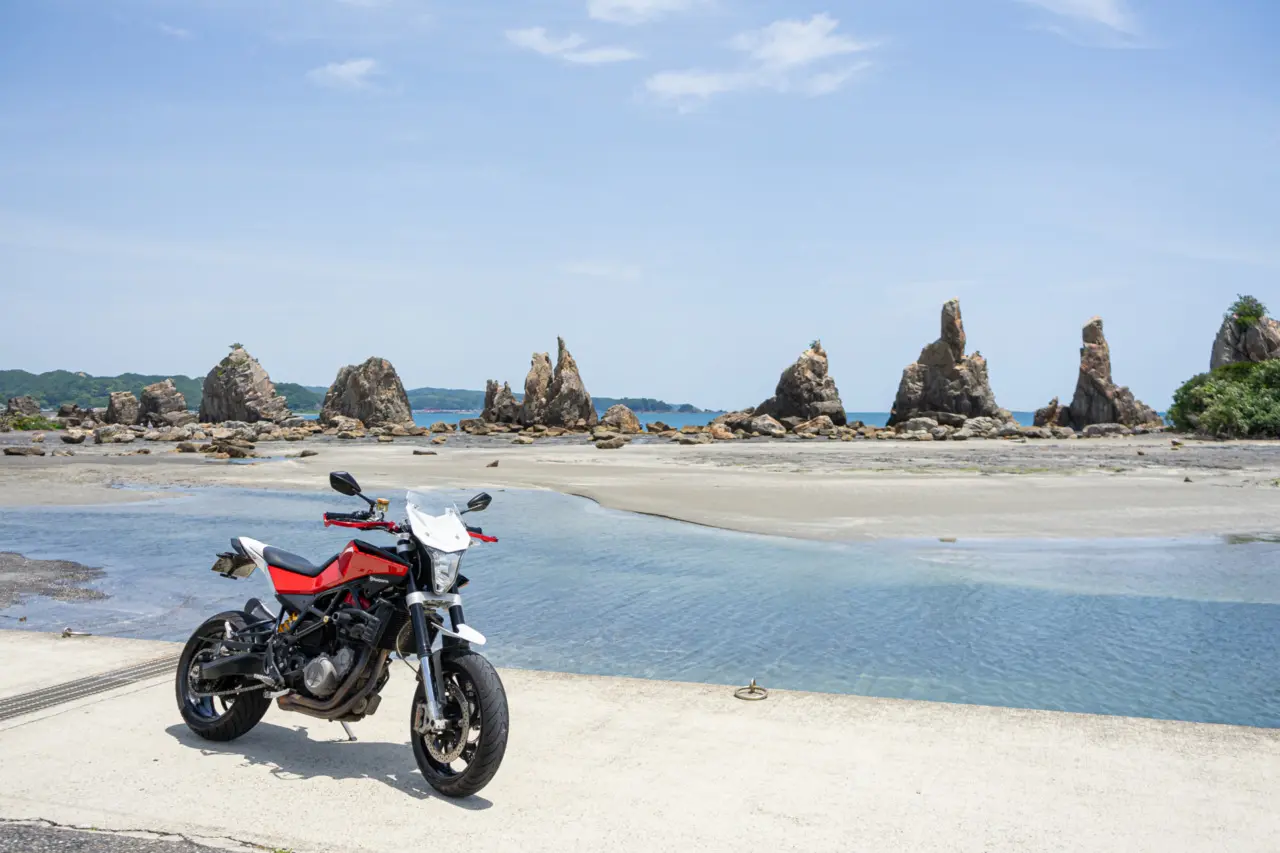 橋杭岩とNUDA900R