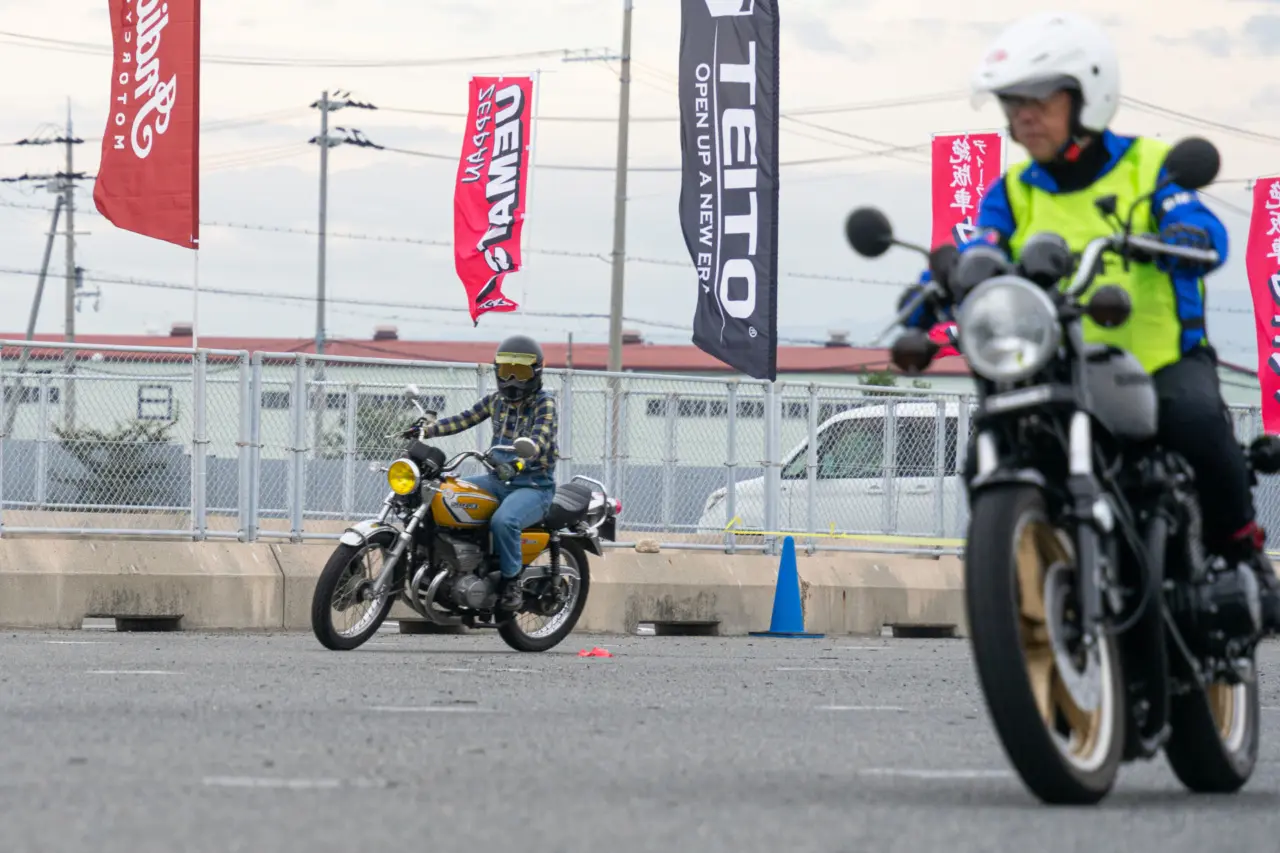 SUZUKI GT380に乗るカゲ美