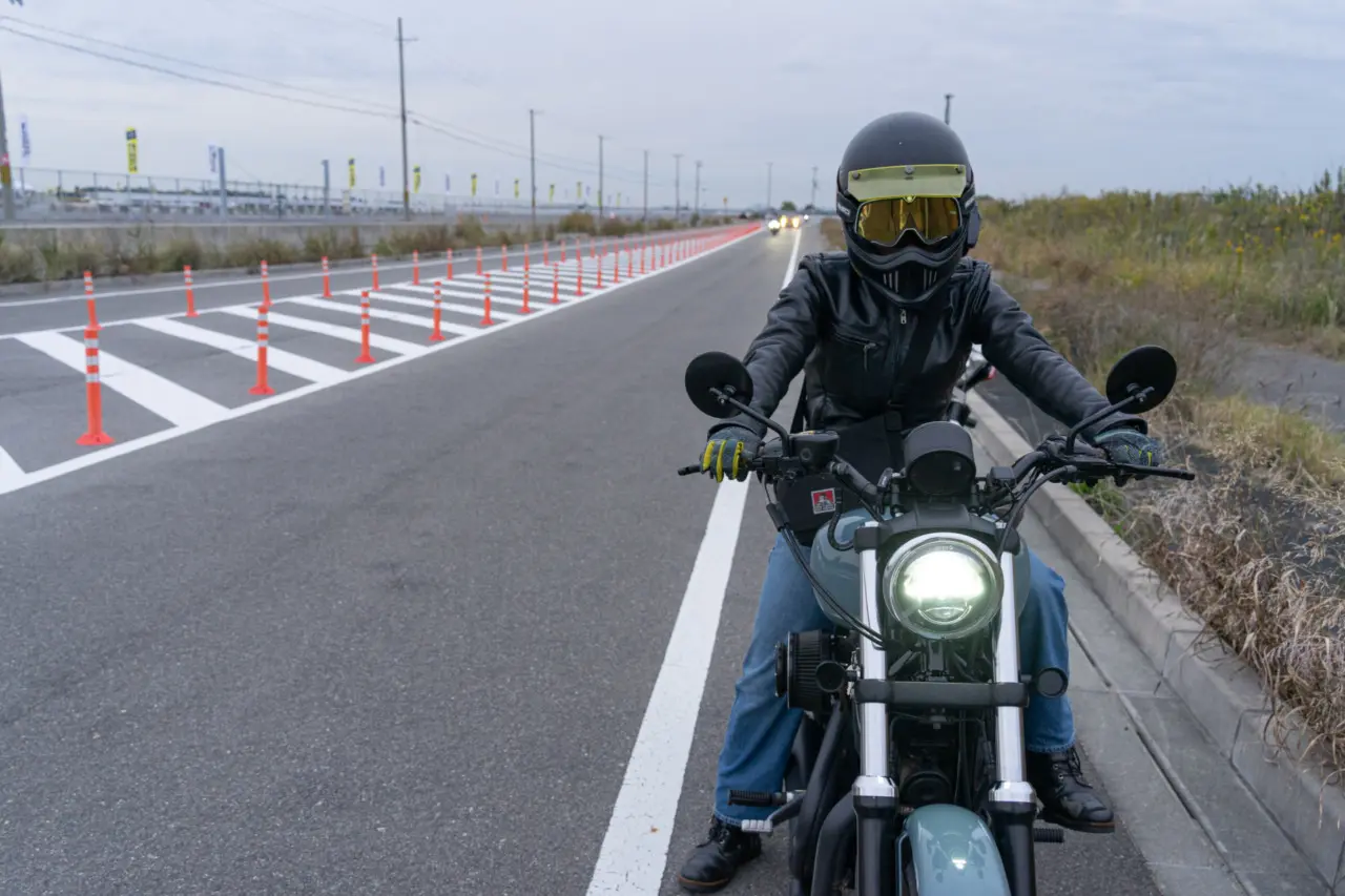 会場前の道路