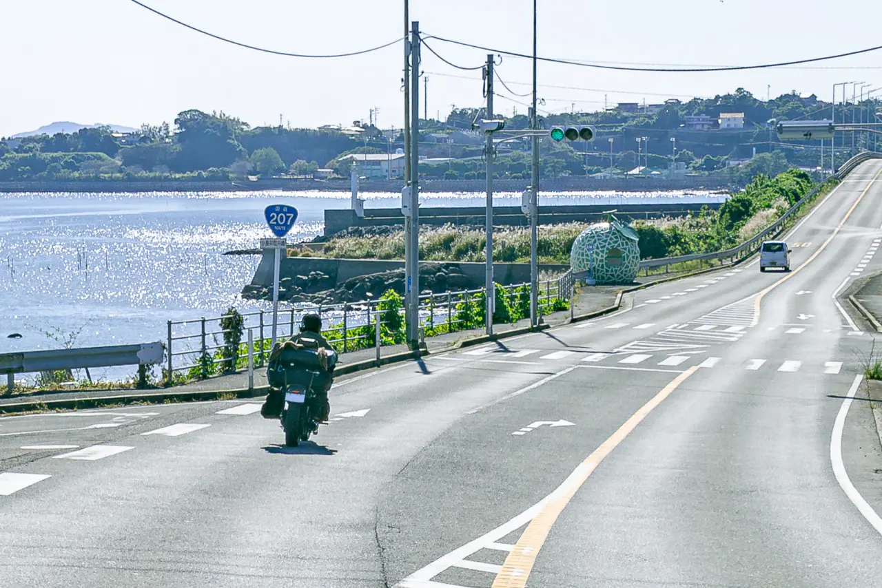 平日の「メロンのバス停 井崎」　長崎県諫早市