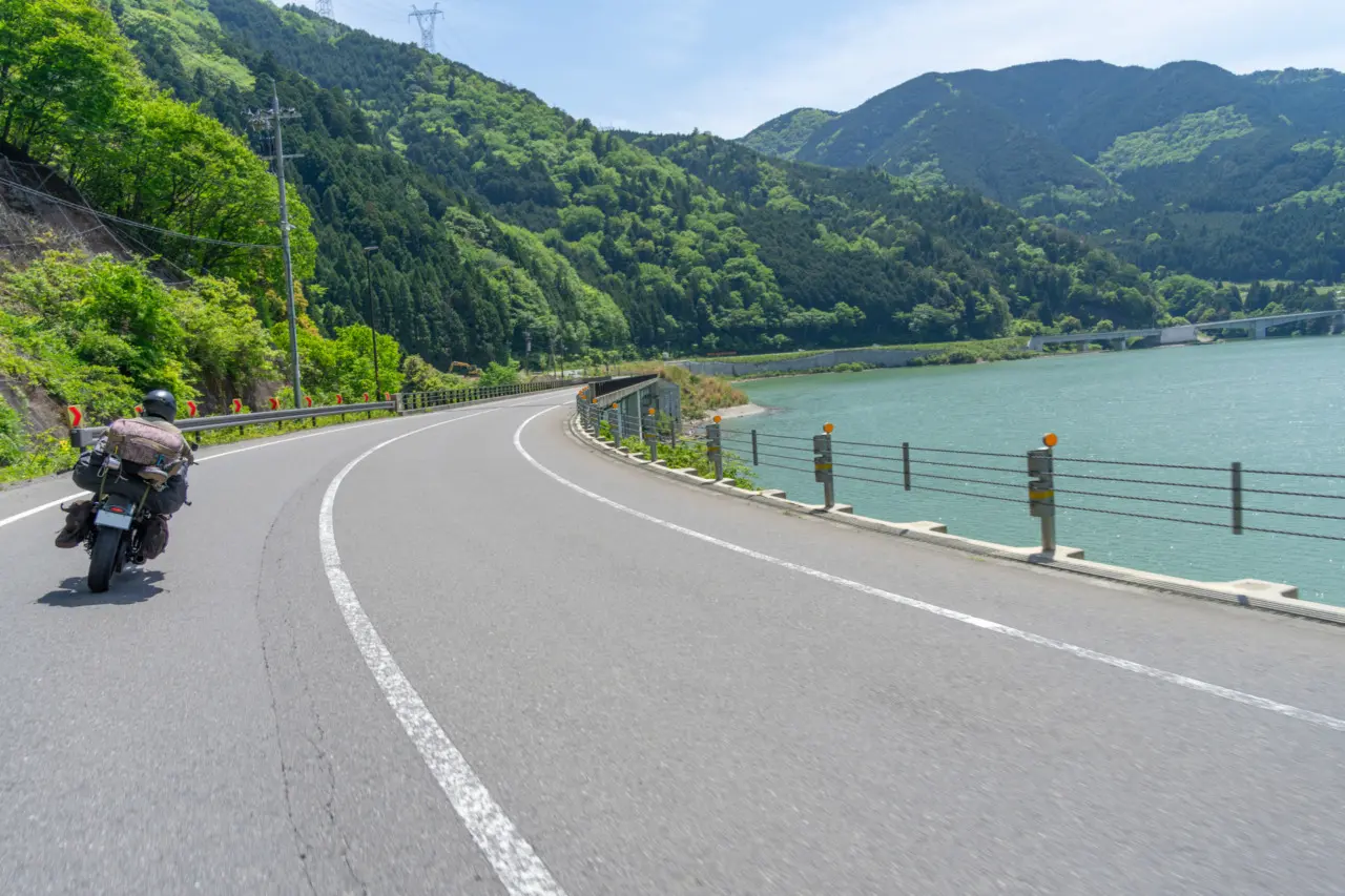 平日の「徳山湖」　岐阜県揖斐郡