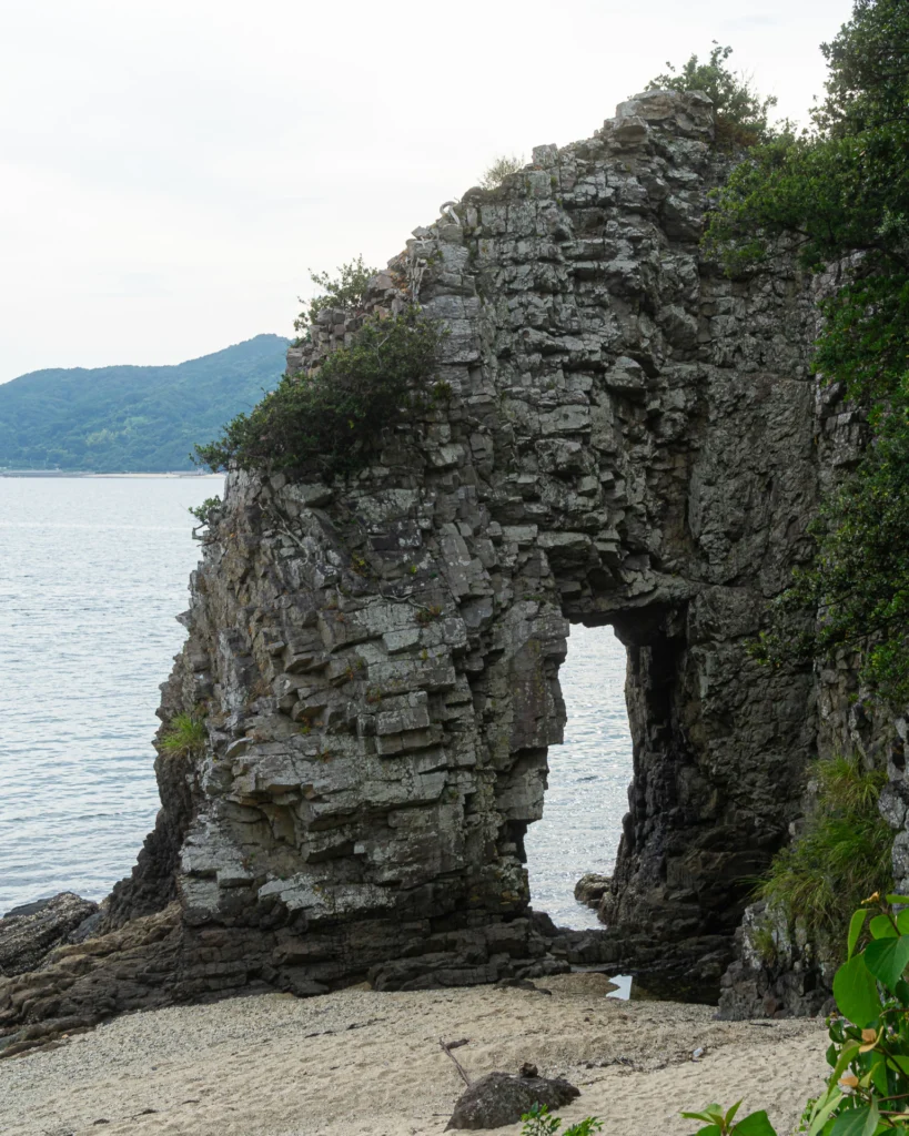 自然が創った大穴｜巌門