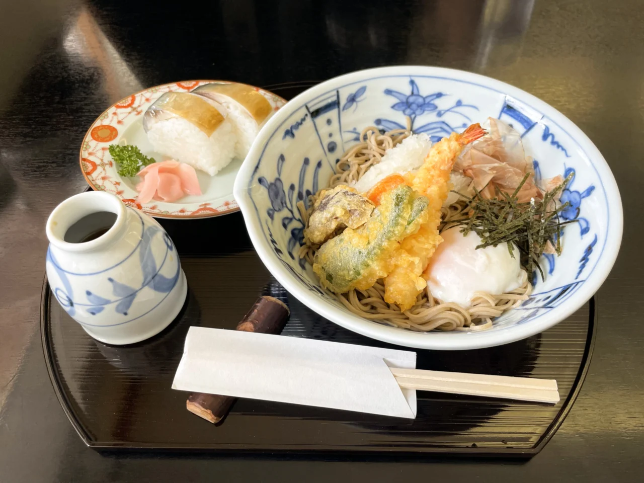 お食事処 若田亭の天玉おろしそば　1,560円とさば寿司　370円