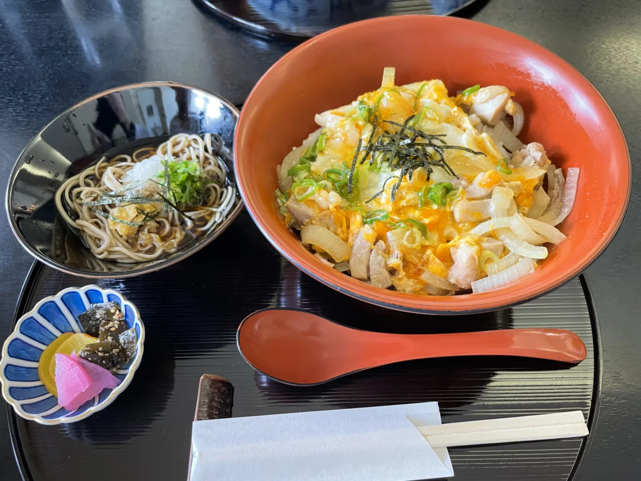 お食事処 若田亭の親子丼+ミニそば　1,350円