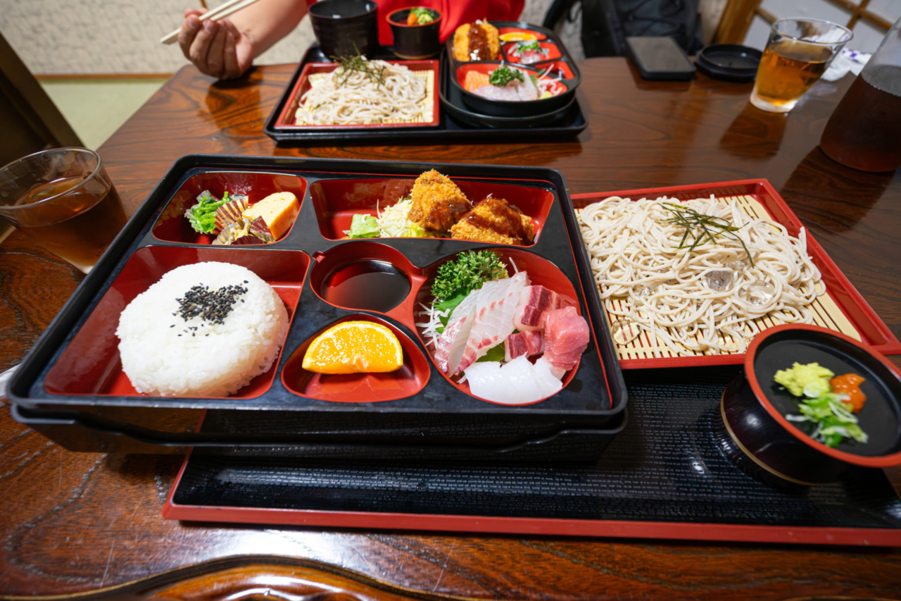 ボリューム満点定食｜お食事処 がけっぷち