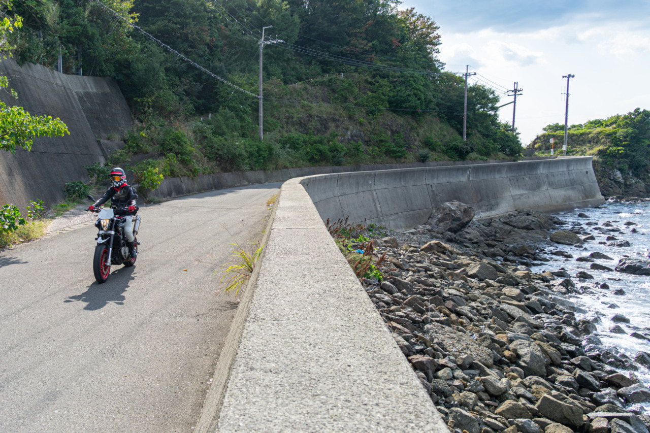 端崎を走るNUDA900