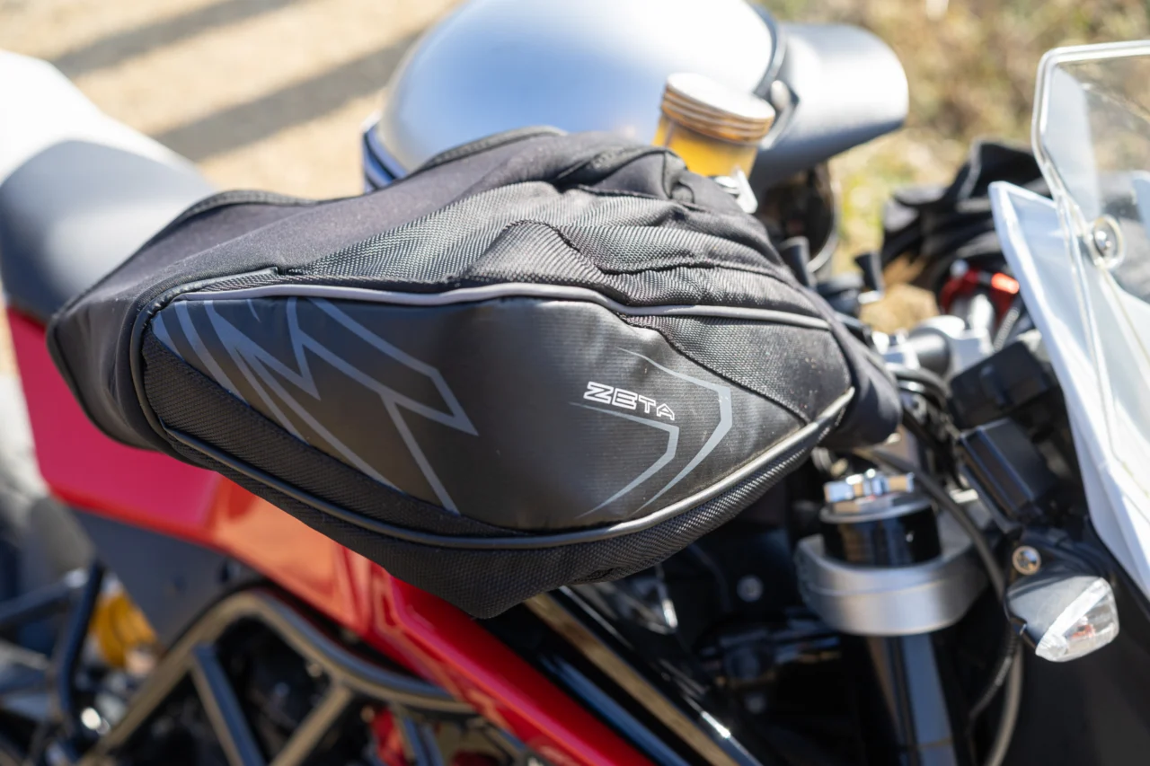 冷えやすい先端を守るZETA CW ハンドウォーマー