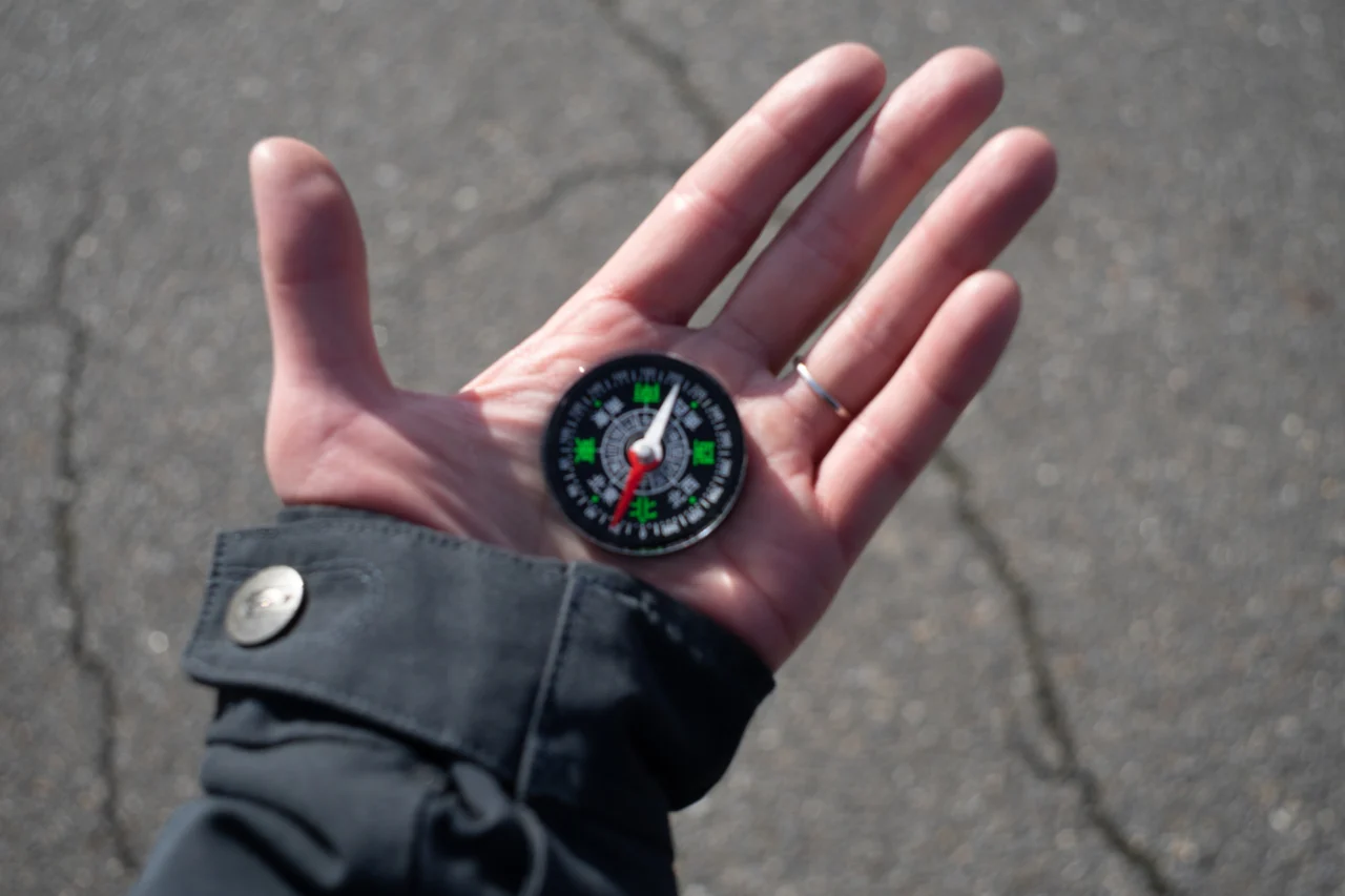 事前に100円均一で買ったコンパス。