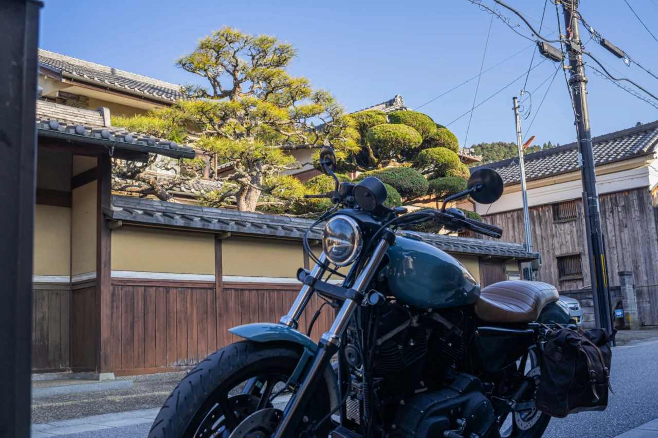 宇陀松山町並みから見える手入れされた庭