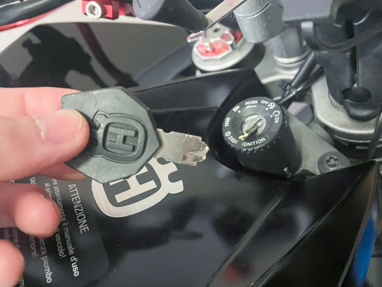 経年劣化で折れたNUDA900Rのカギ